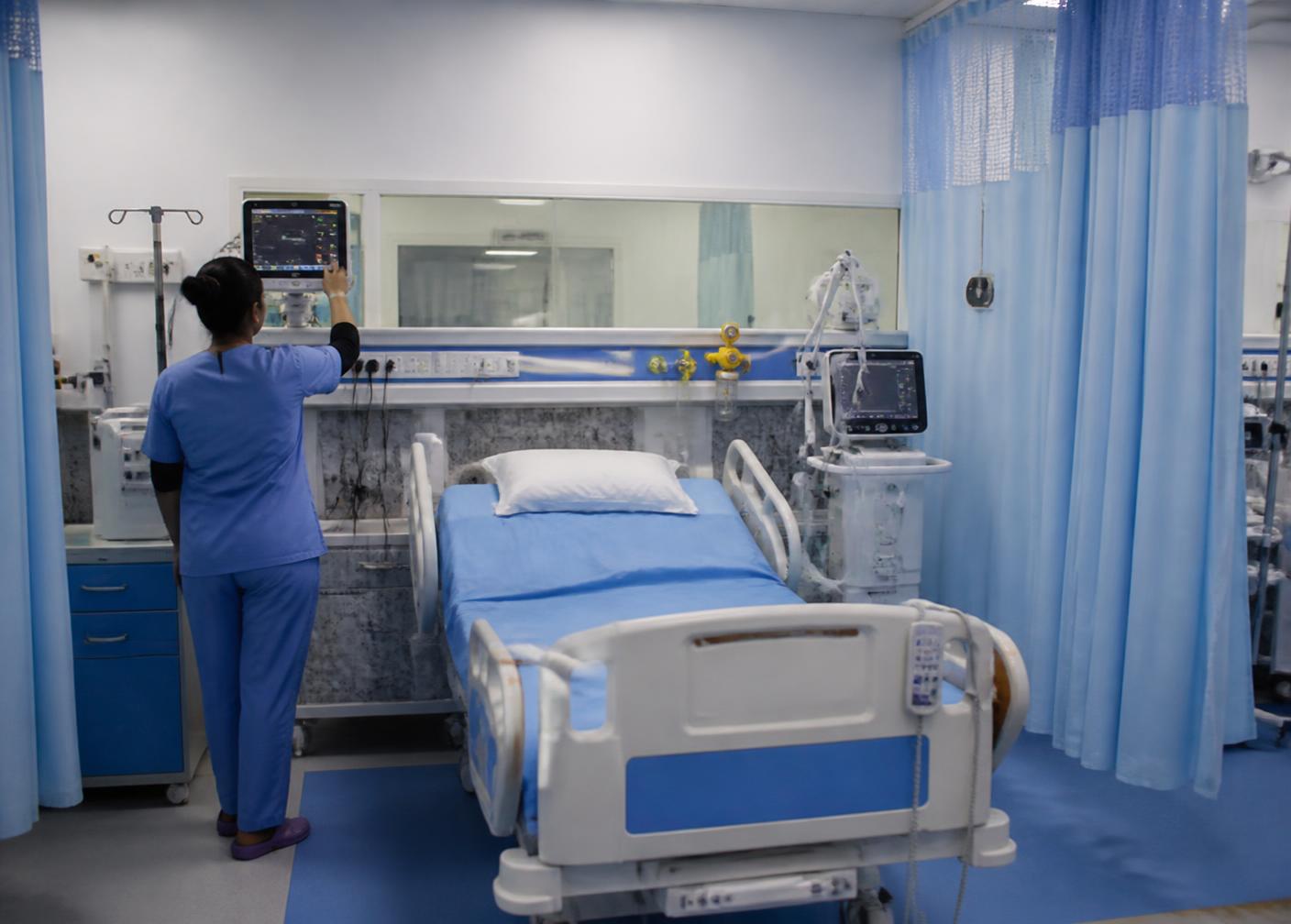 Intensive care bed with cardiac monitor and ventilator